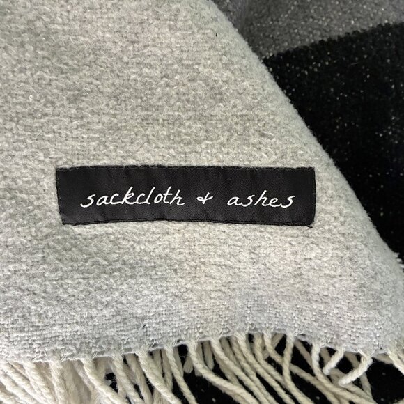 SACKCLOTH & ASHES 59"x70" Italian-Made Essentials Blanket Throw - Picture 5 of 13